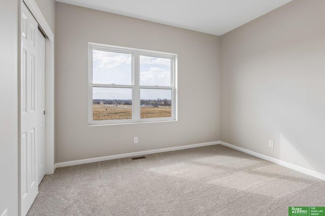 4910 Pinehill Road, Bellevue, NE 68133