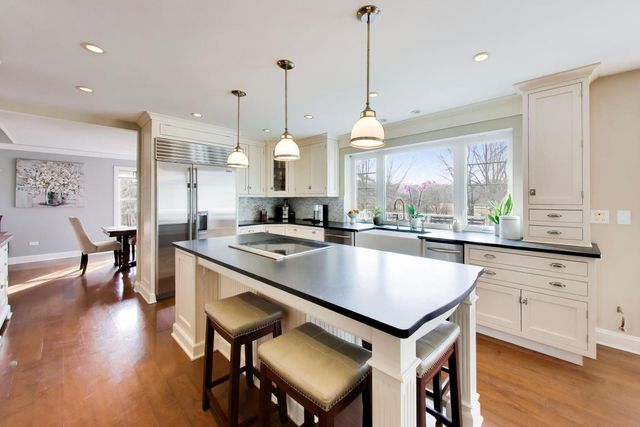 924 Glen Oak Drive, Sleepy Hollow, IL 60118