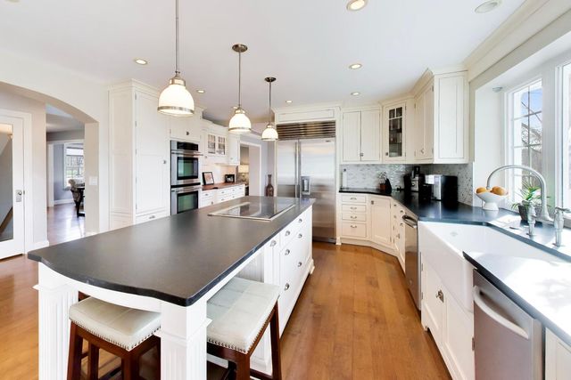 924 Glen Oak Drive, Sleepy Hollow, IL 60118