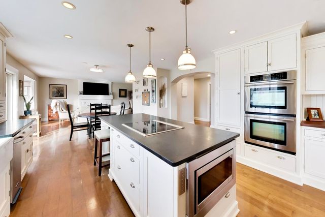 924 Glen Oak Drive, Sleepy Hollow, IL 60118