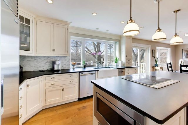 924 Glen Oak Drive, Sleepy Hollow, IL 60118