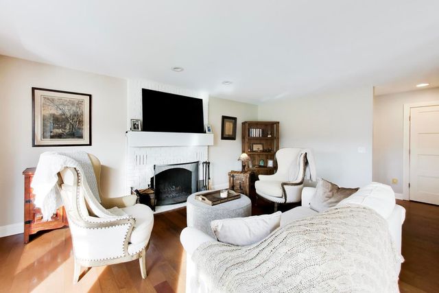 924 Glen Oak Drive, Sleepy Hollow, IL 60118