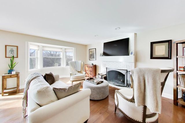 924 Glen Oak Drive, Sleepy Hollow, IL 60118