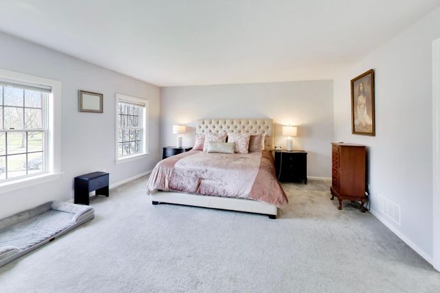 924 Glen Oak Drive, Sleepy Hollow, IL 60118