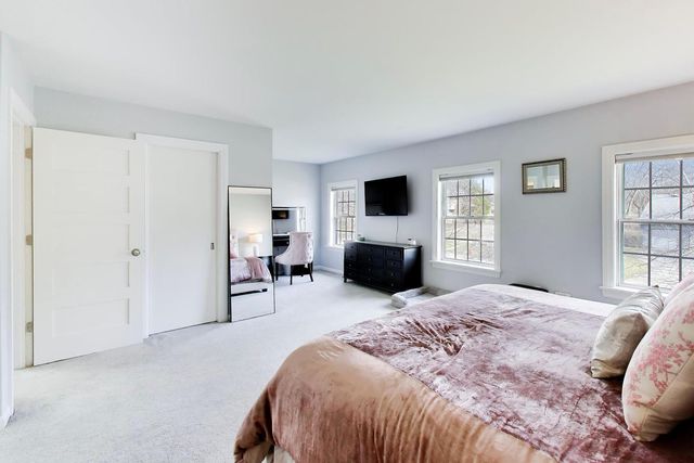 924 Glen Oak Drive, Sleepy Hollow, IL 60118