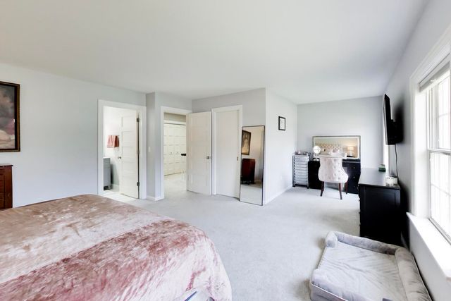 924 Glen Oak Drive, Sleepy Hollow, IL 60118