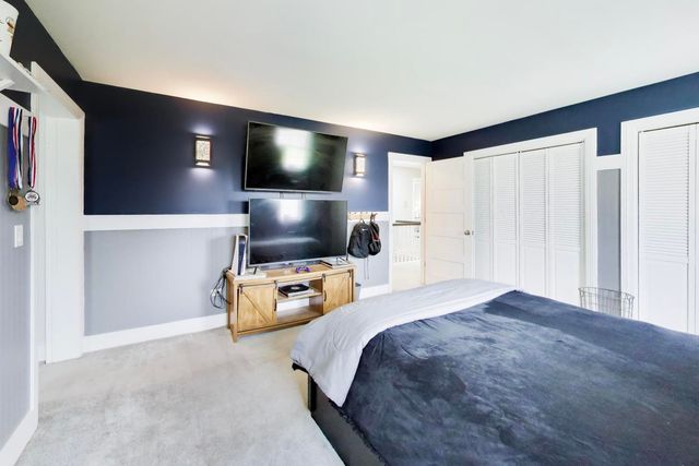 924 Glen Oak Drive, Sleepy Hollow, IL 60118