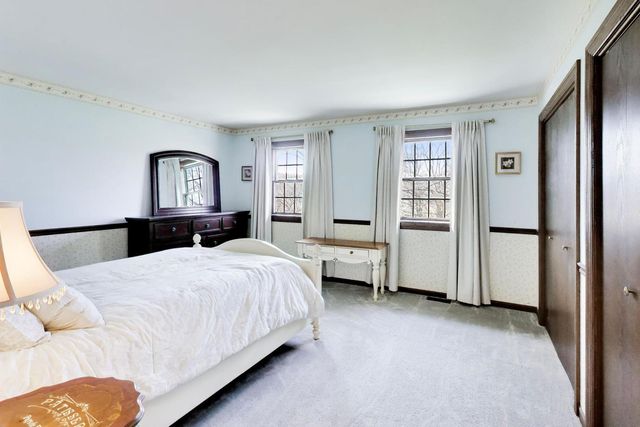 924 Glen Oak Drive, Sleepy Hollow, IL 60118