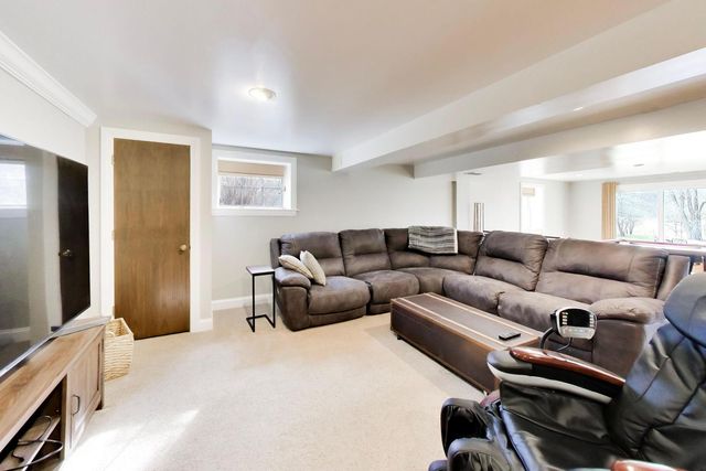 924 Glen Oak Drive, Sleepy Hollow, IL 60118