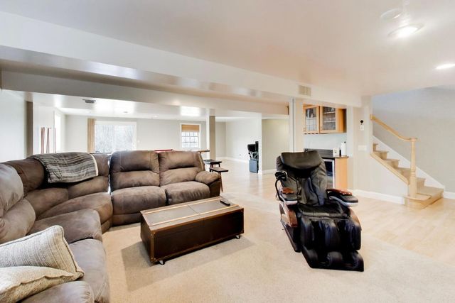 924 Glen Oak Drive, Sleepy Hollow, IL 60118