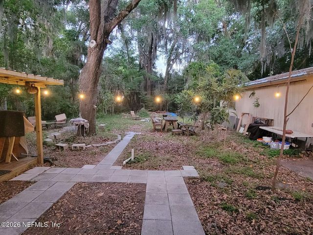 216 N SUMMIT Street, Crescent City, FL 32112