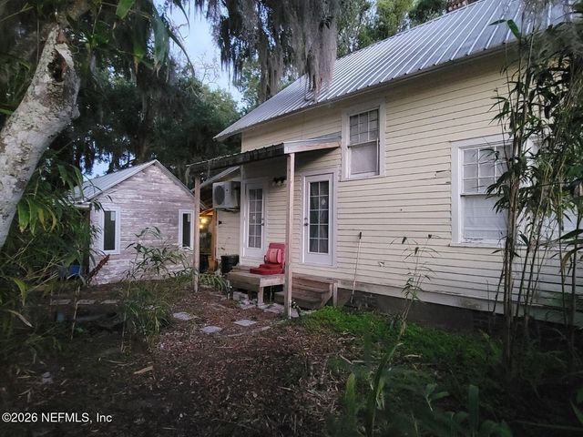 216 N SUMMIT Street, Crescent City, FL 32112
