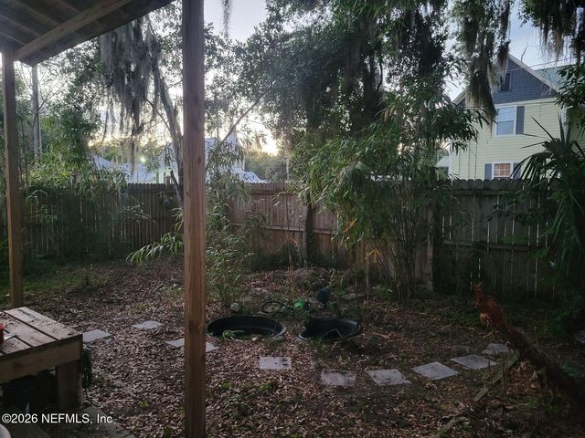 216 N SUMMIT Street, Crescent City, FL 32112