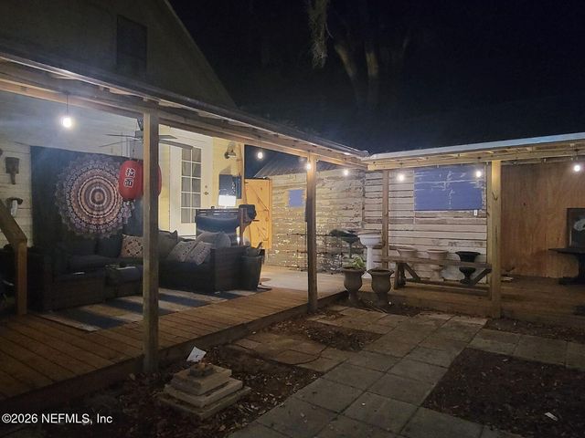 216 N SUMMIT Street, Crescent City, FL 32112