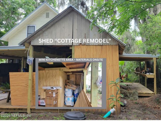 216 N SUMMIT Street, Crescent City, FL 32112