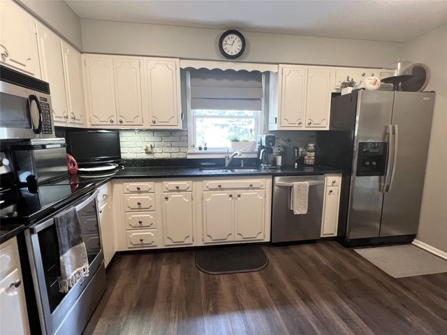 313 E 29th Street S, Newton, IA 50208