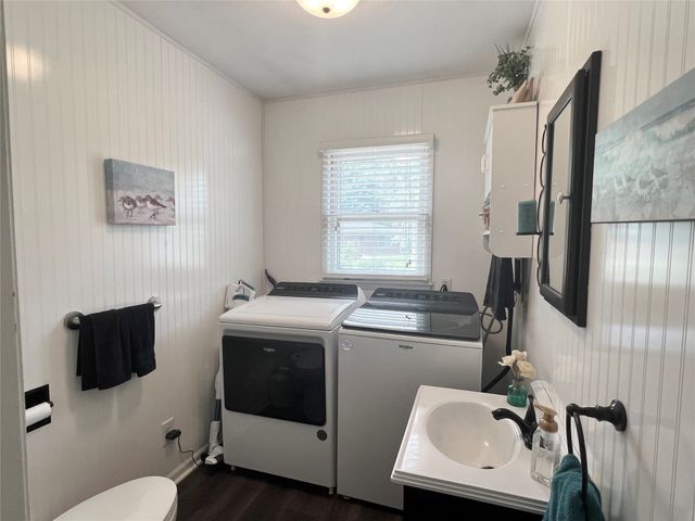 313 E 29th Street S, Newton, IA 50208