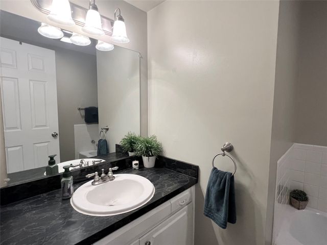 313 E 29th Street S, Newton, IA 50208