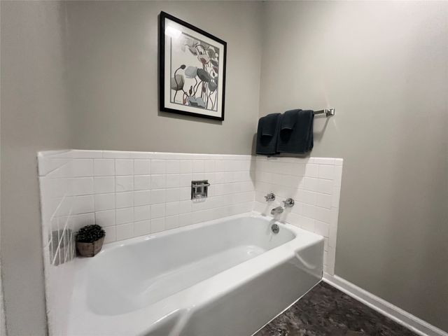 313 E 29th Street S, Newton, IA 50208