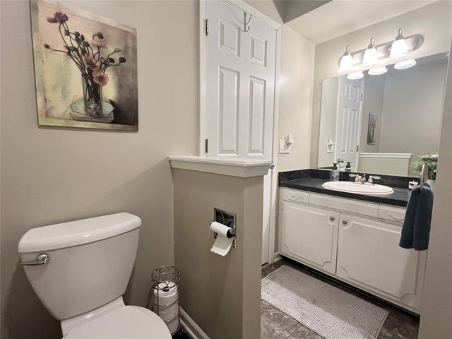 313 E 29th Street S, Newton, IA 50208