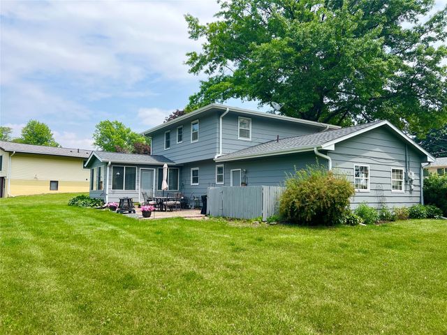 313 E 29th Street S, Newton, IA 50208