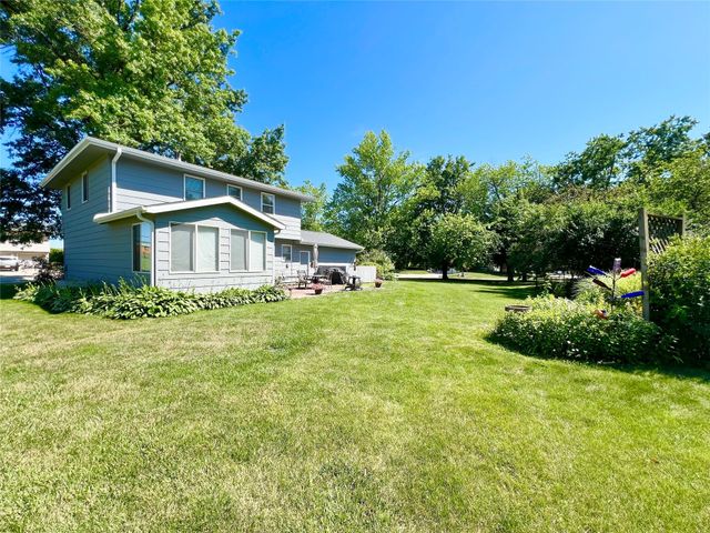 313 E 29th Street S, Newton, IA 50208