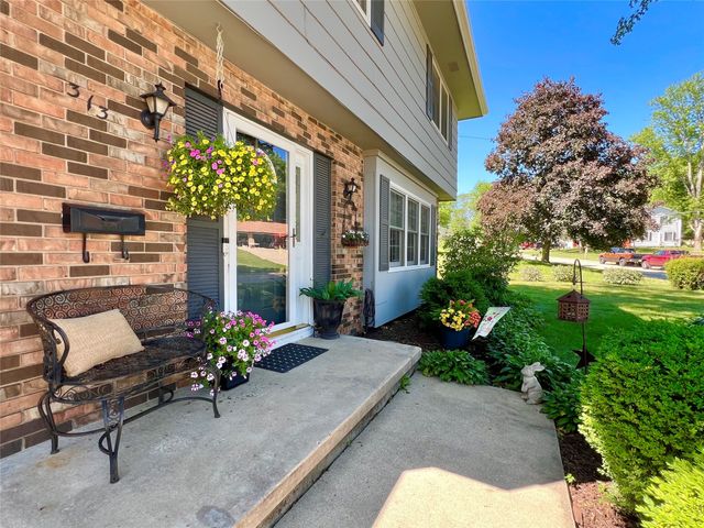 313 E 29th Street S, Newton, IA 50208