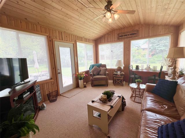 313 E 29th Street S, Newton, IA 50208