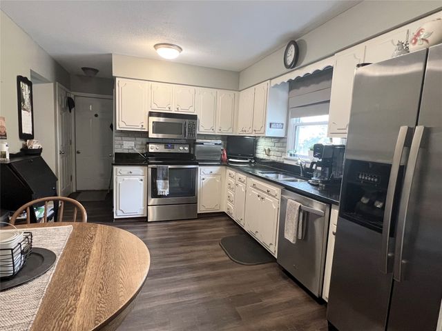 313 E 29th Street S, Newton, IA 50208