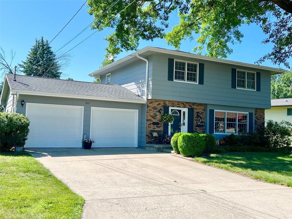 313 E 29th Street S, Newton, IA 50208