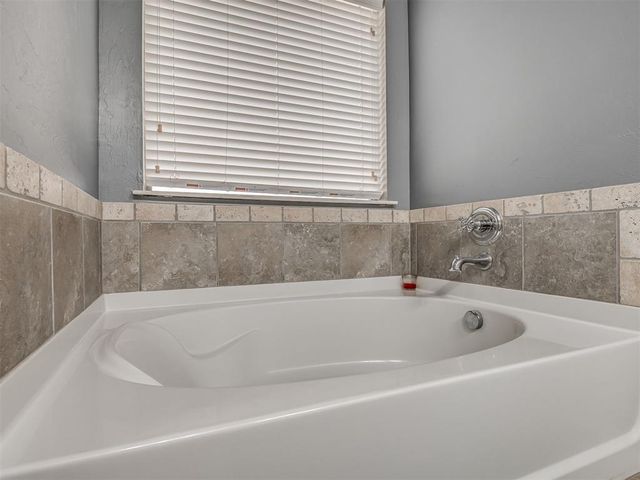 1713 Choctaw Wood Drive, Choctaw, OK 73020