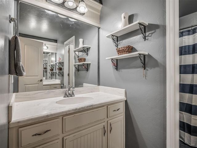 1713 Choctaw Wood Drive, Choctaw, OK 73020