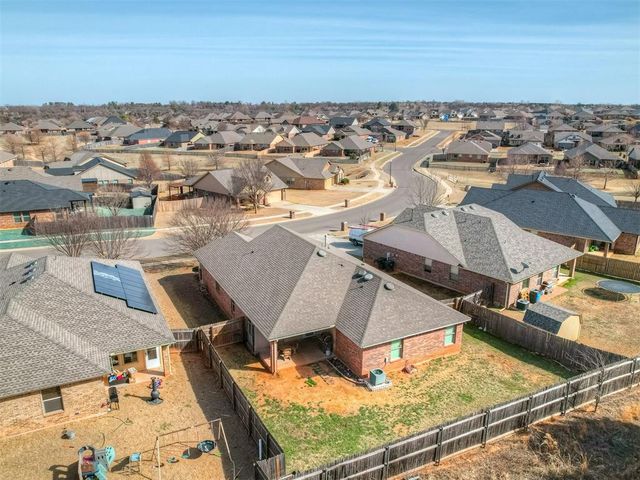 1713 Choctaw Wood Drive, Choctaw, OK 73020