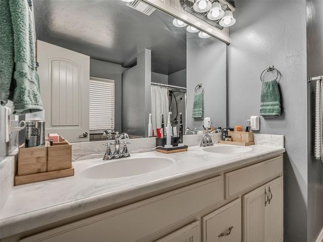 1713 Choctaw Wood Drive, Choctaw, OK 73020