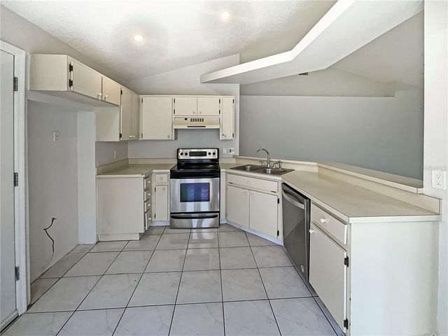 8812 BAYAUD DRIVE, Tampa, FL 33626