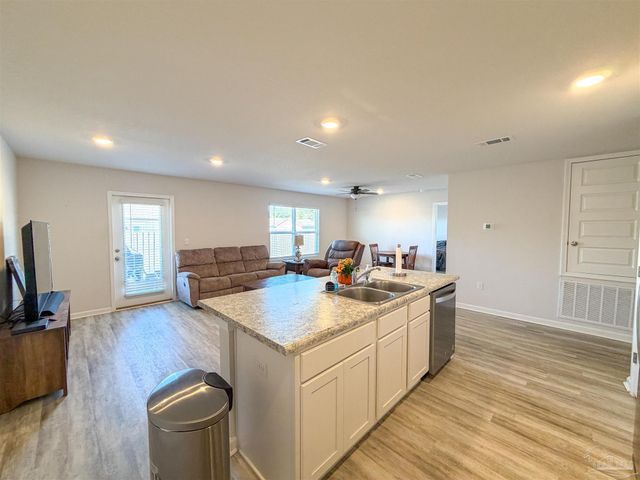 4425 Redbay Ct, Pace, FL 32571