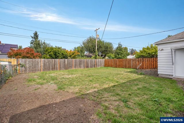 1365 Pearl St NE, Salem, OR 97301