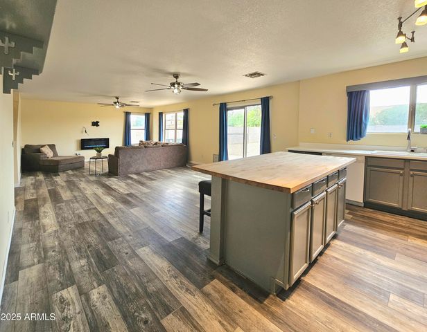 11943 W DELWOOD Drive, Arizona City, AZ 85123