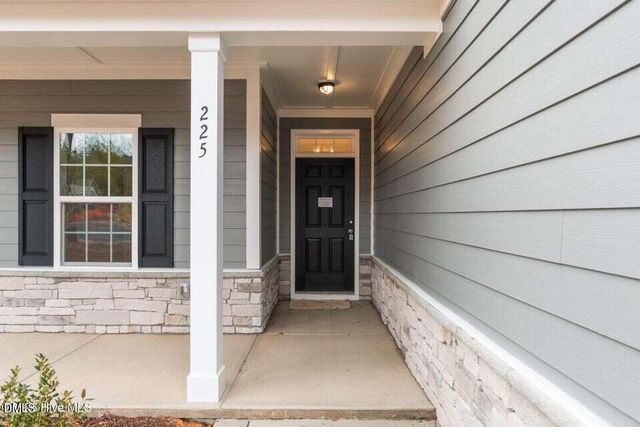 225 Telluride Court, Aberdeen, NC 28315