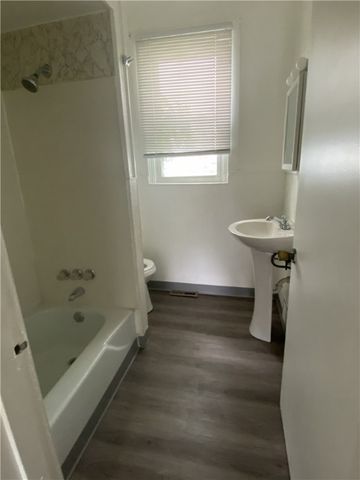 1100 Bellaire Ave, Brookline, PA 15226