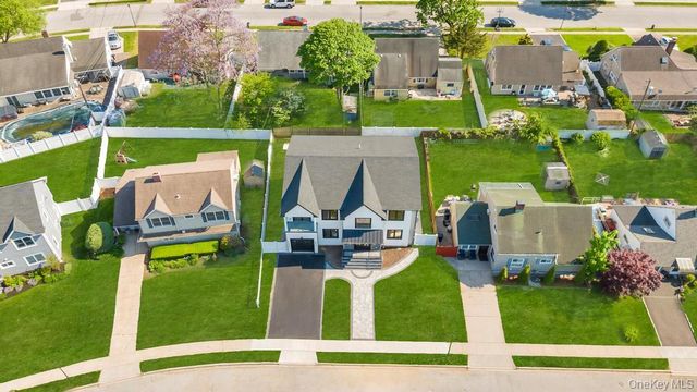 14 Eve Lane, Levittown, NY 11756