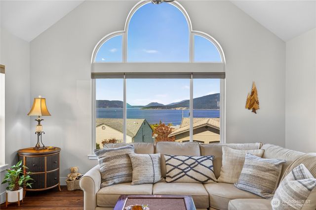 4301 Glasgow Way, Anacortes, WA 98221