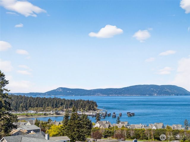 4301 Glasgow Way, Anacortes, WA 98221