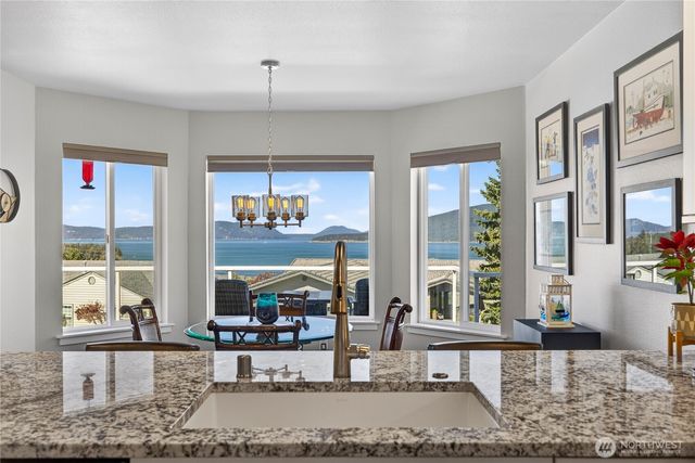 4301 Glasgow Way, Anacortes, WA 98221