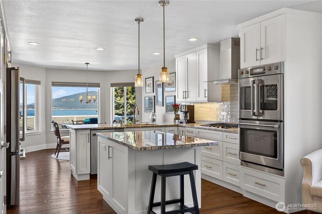 4301 Glasgow Way, Anacortes, WA 98221