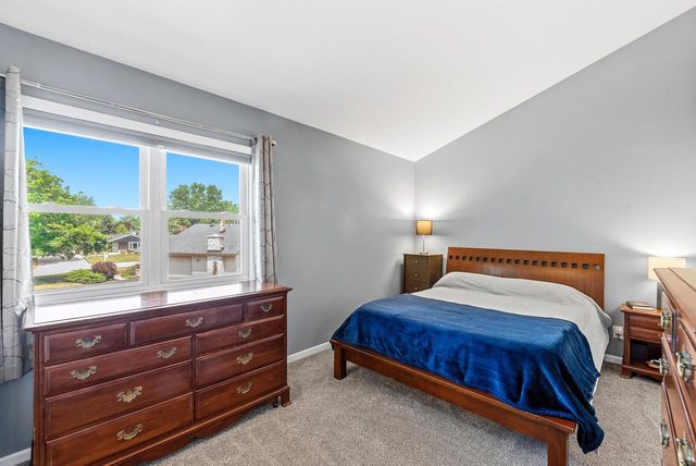 15430 W Harcove DRIVE, New Berlin, WI 53151