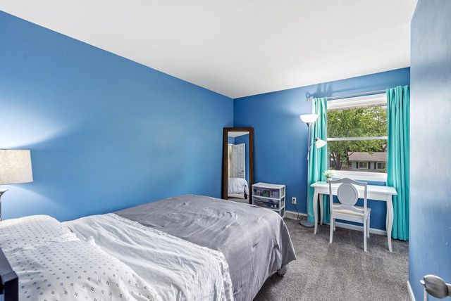 15430 W Harcove DRIVE, New Berlin, WI 53151