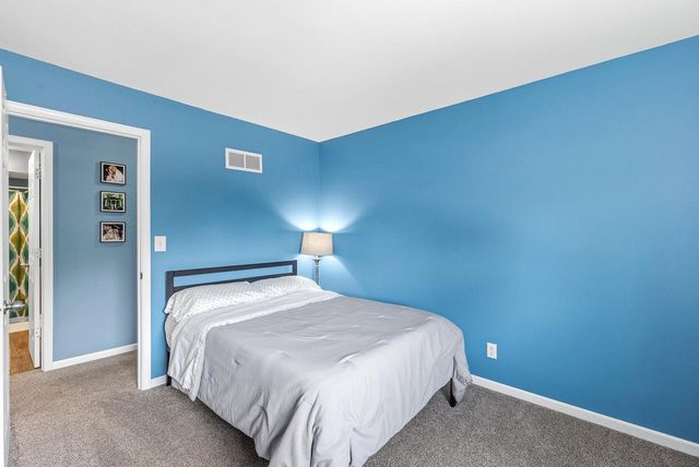 15430 W Harcove DRIVE, New Berlin, WI 53151