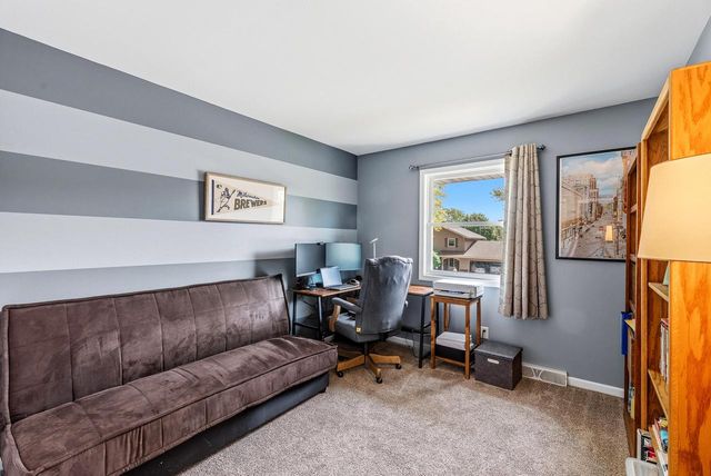 15430 W Harcove DRIVE, New Berlin, WI 53151