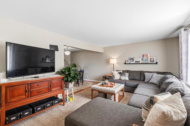 15430 W Harcove DRIVE, New Berlin, WI 53151